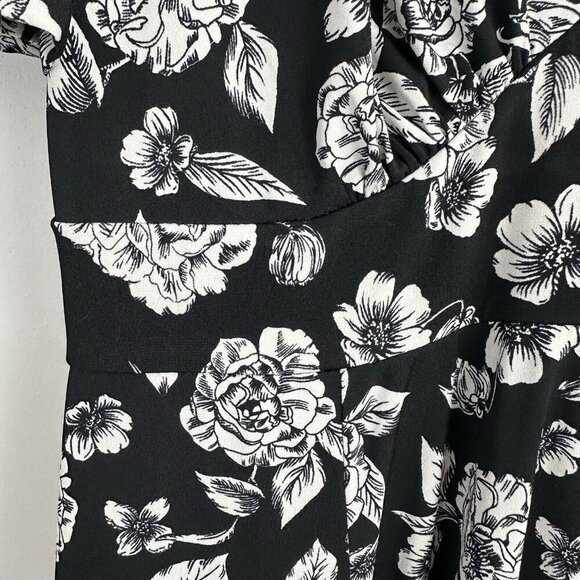 Torrid 1 Skater Dress Flutter Sleeve Flowy Womens 1X Black Floral Whimigoth - Picture 4 of 9